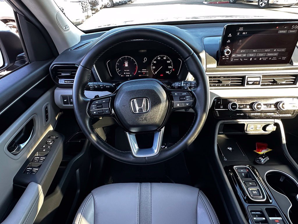 Used 2025 Lunar Silver Metallic Honda Touring image 22