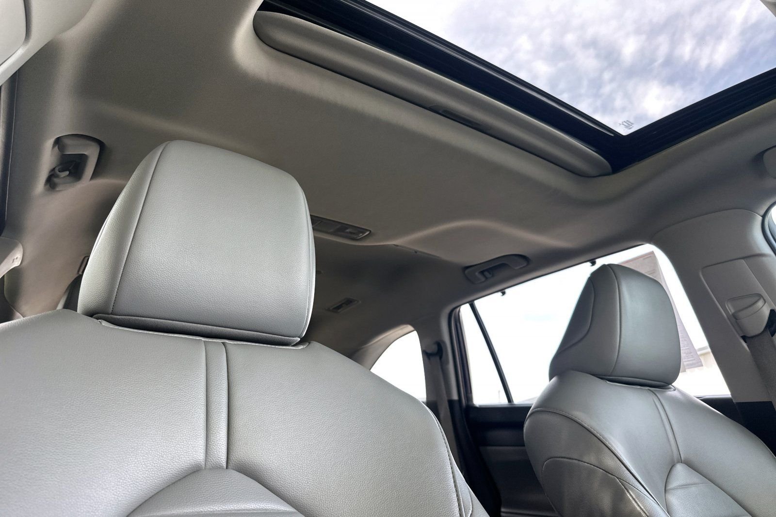 2022 Toyota Highlander XLE - Photo 18