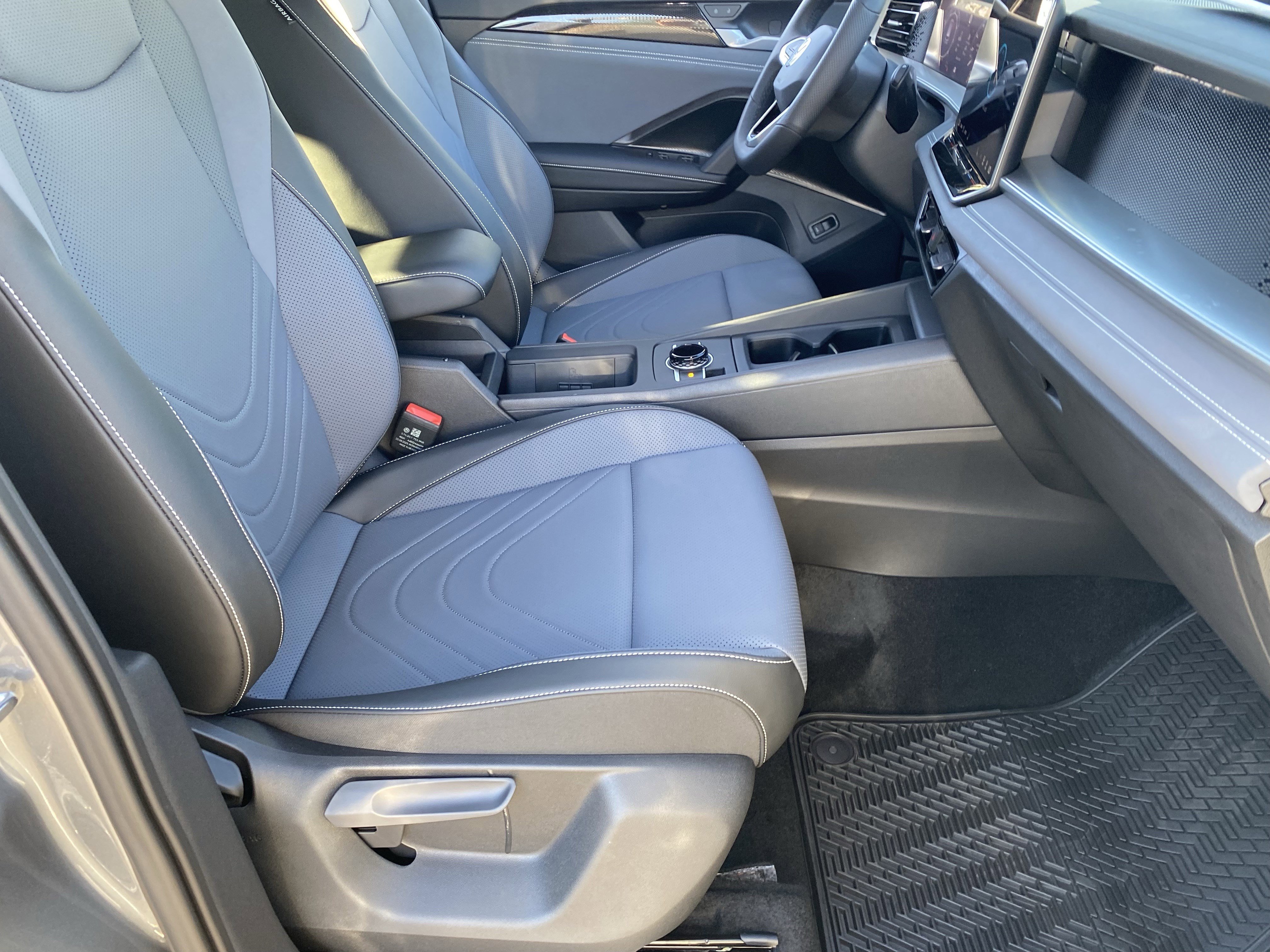 2026 Volkswagen Tiguan SE R-LINE BLACK - Photo 7