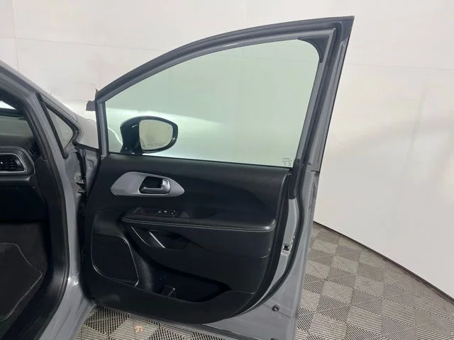 Certified Used 2025 White Chrysler Limited image 28