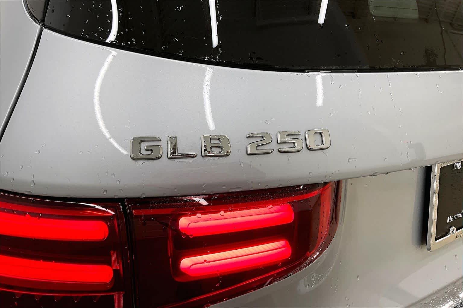 Used 2026 Cirrus Silver Metallic Mercedes-Benz GLB 250 image 15