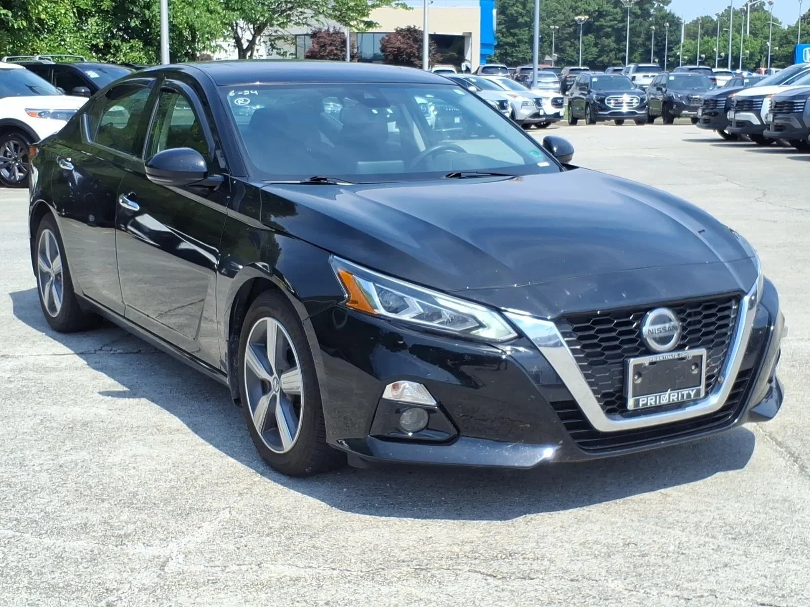 Used 2019 Super Black Nissan 2.5 SV image 5