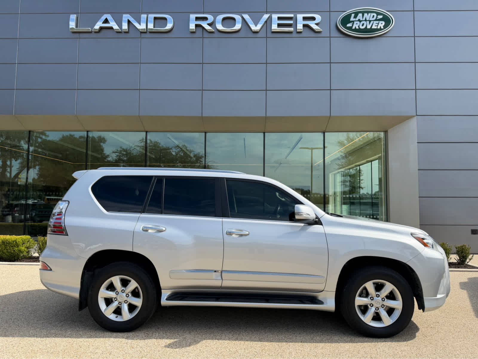 Used 2014 Tungsten Pearl Lexus  image 4