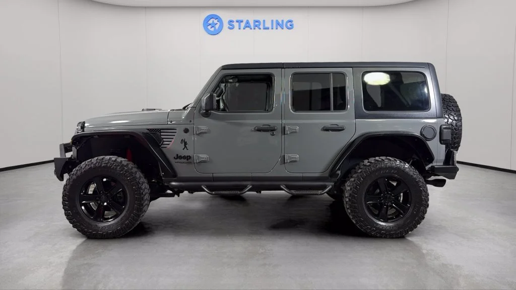 Used 2021 Gray Jeep Sport Altitude 4x4 image 3