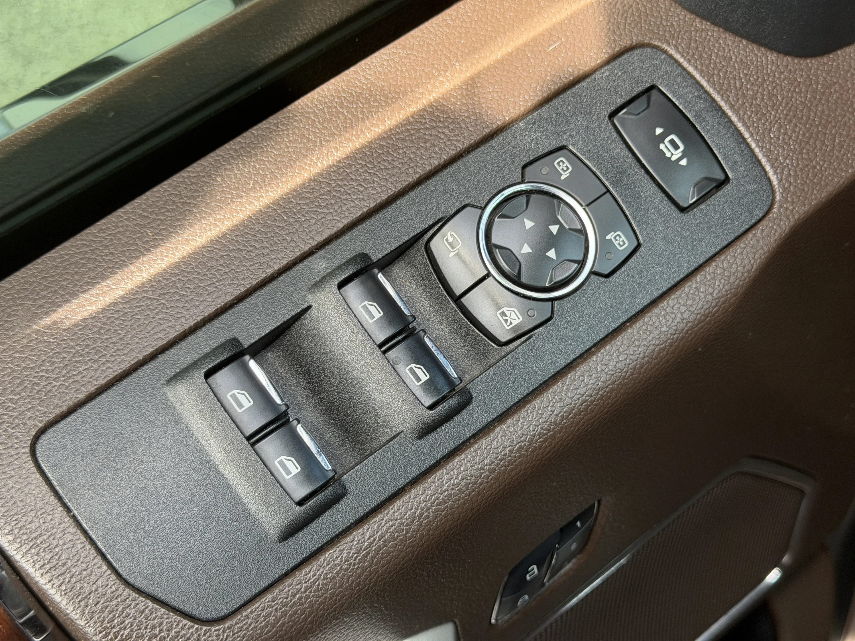 Used 2017 White Platinum Metallic Tri-Coat Ford King Ranch image 26