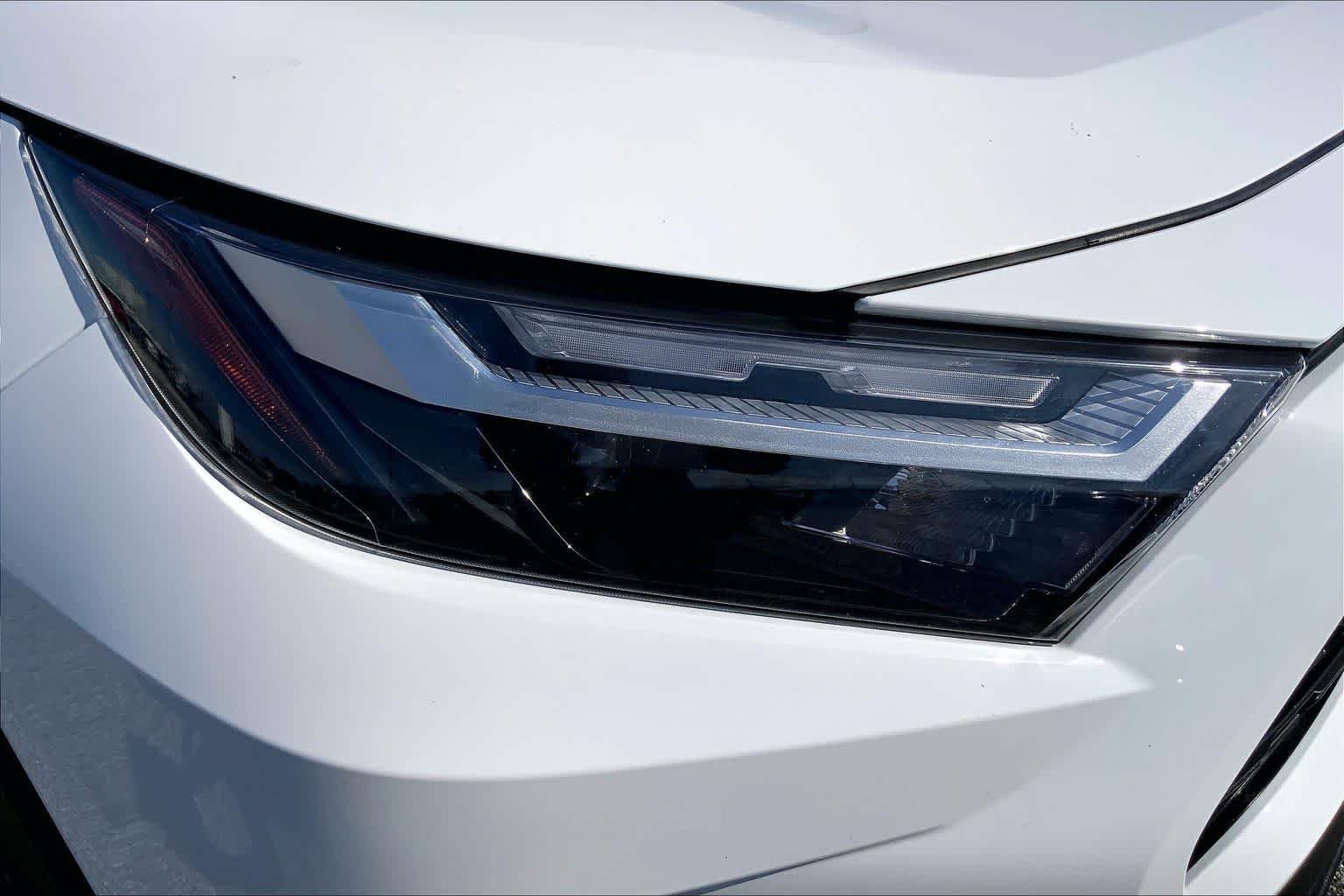 Used 2025 Ice Cap Toyota XLE image 27