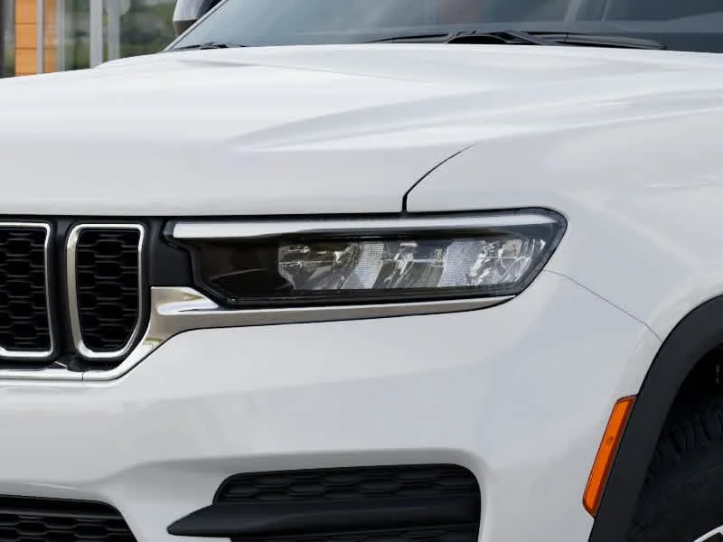 New 2027 Bright White Clearcoat Jeep Laredo X image 10