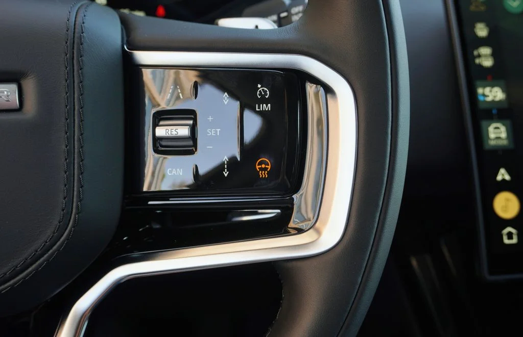 New 2026 Fuji White Land Rover SE image 18