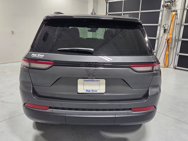New 2026 Baltic Gray Metallic Clear-Coat Exterior Paint Jeep Altitude image 10
