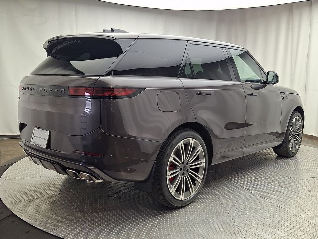New 2026 Charente Grey Land Rover Dynamic SE image 3