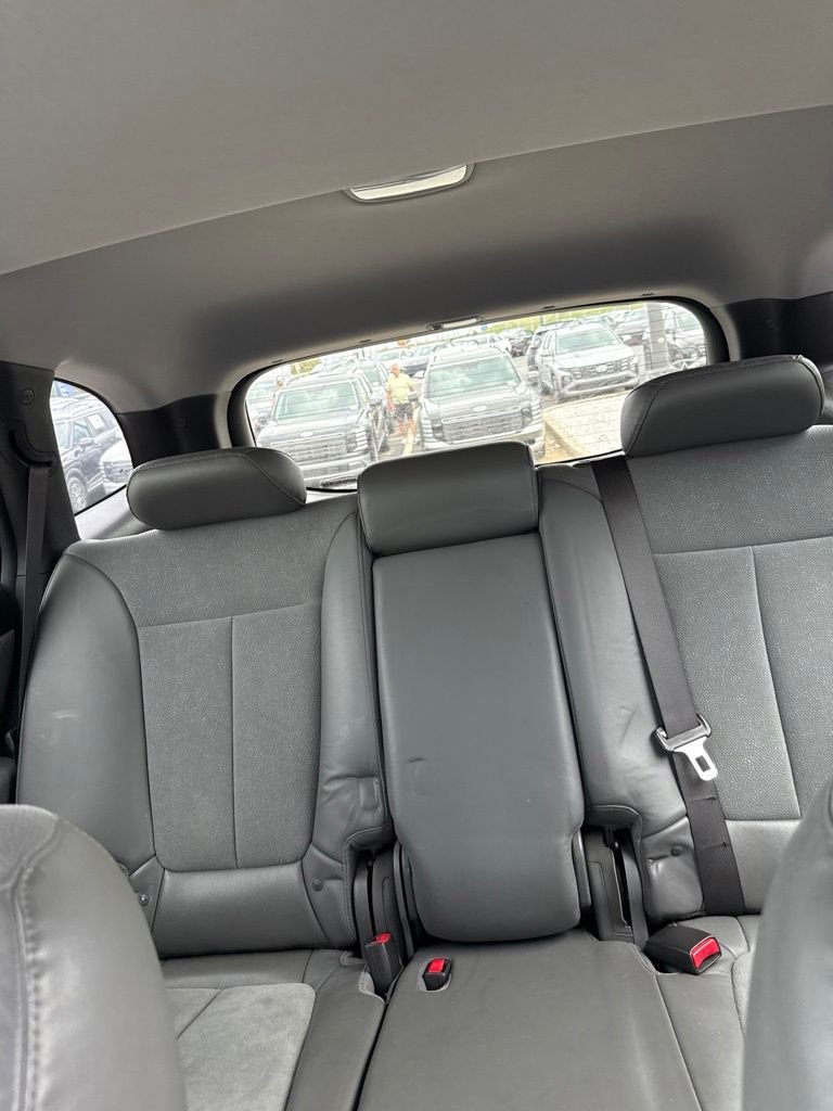 Used 2012 Silver Hyundai SE image 3