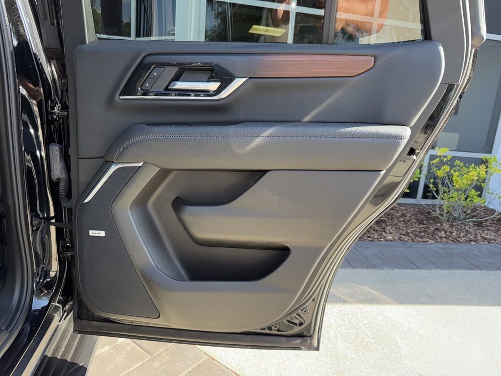 2025 GMC Yukon Denali - Photo 25