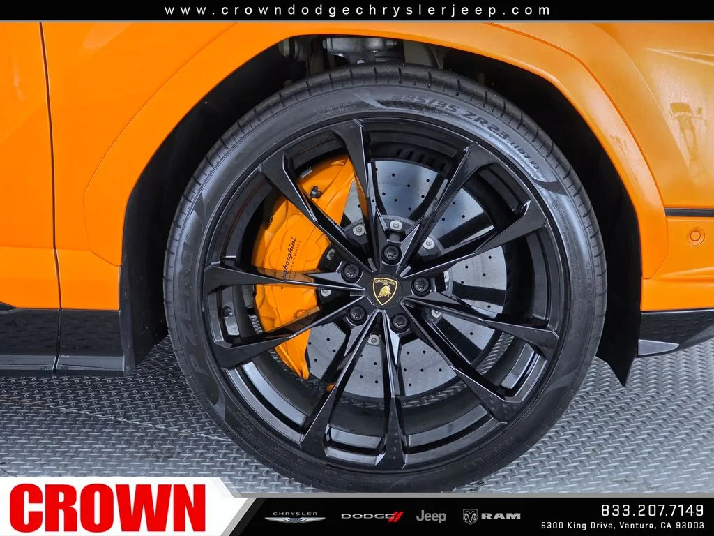 Used 2024  Lamborghini S image 9