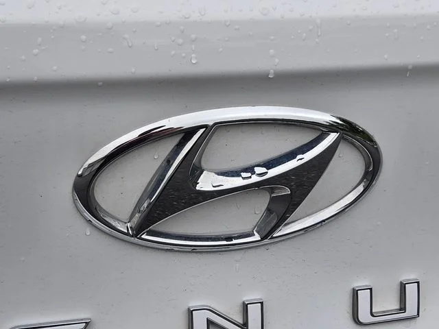 Used 2025 White Hyundai SEL image 18