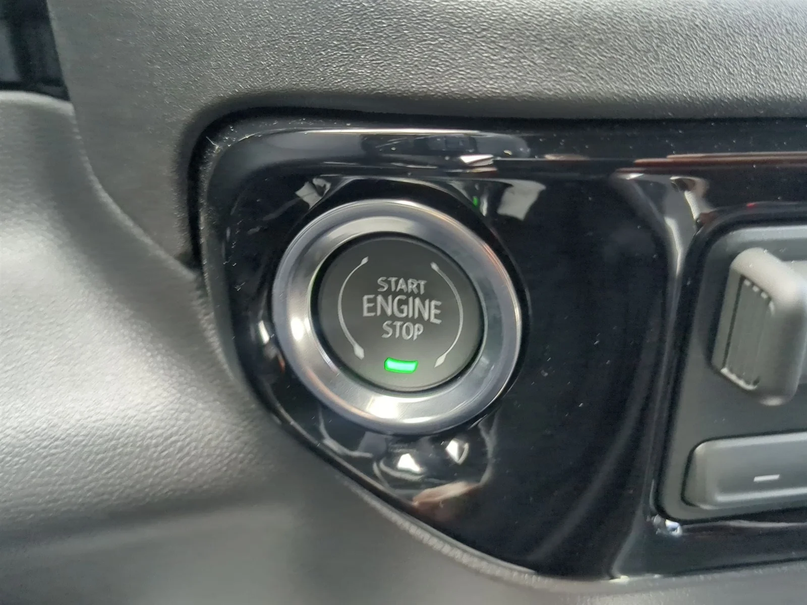 New 2026 Onyx Black GMC SLT image 41