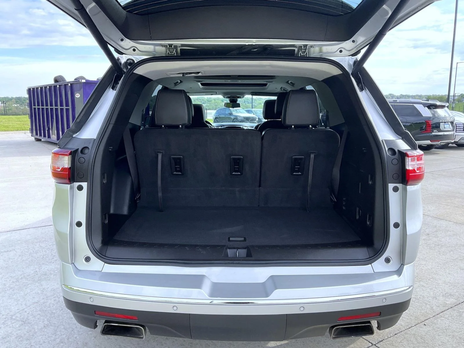 Used 2021 Silver Chevrolet Premier image 9