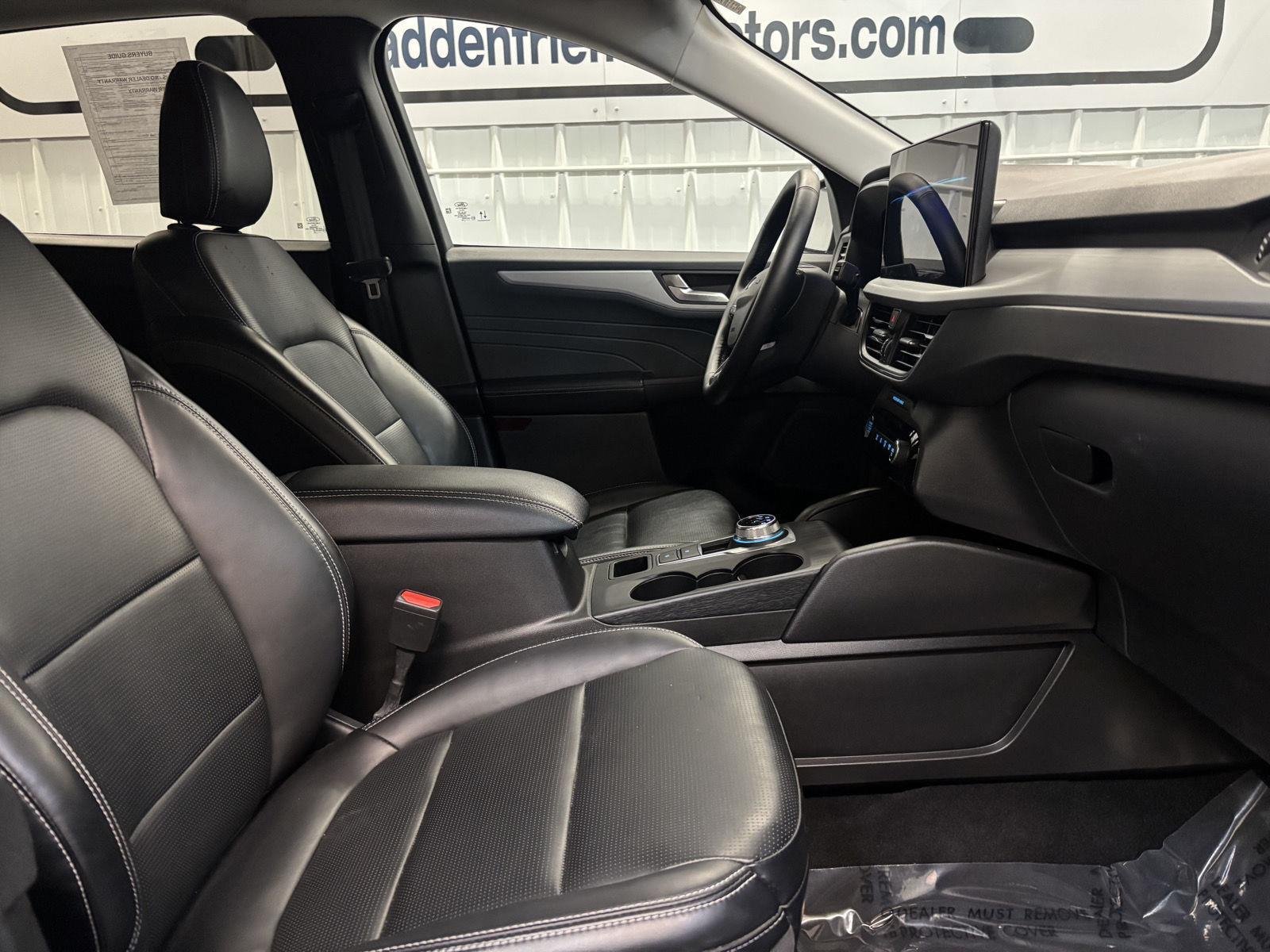 Used 2025 Carbonized Gray Metallic Ford Platinum image 30