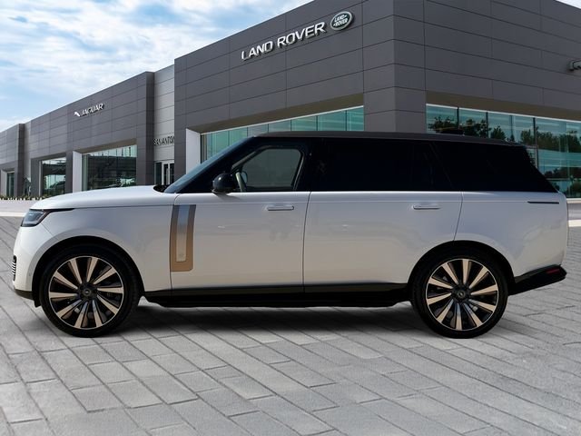 Used 2024 White Land Rover SV image 2