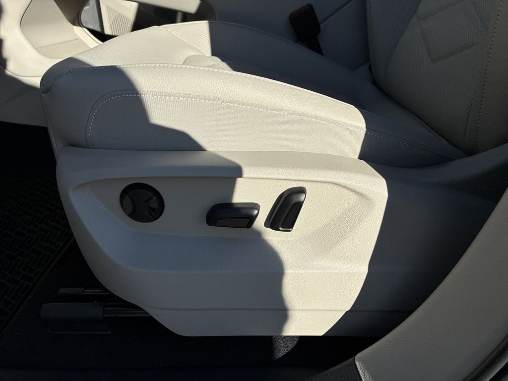 New 2026 White/off-white Volkswagen SE image 13