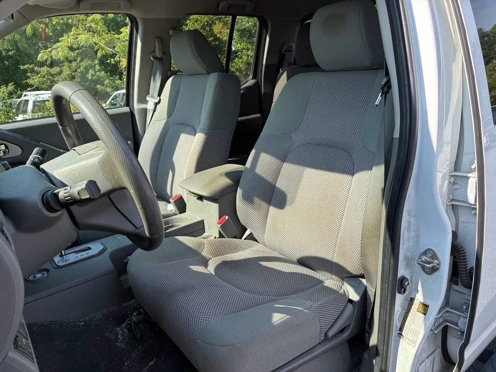 Used 2020  Nissan SV image 6