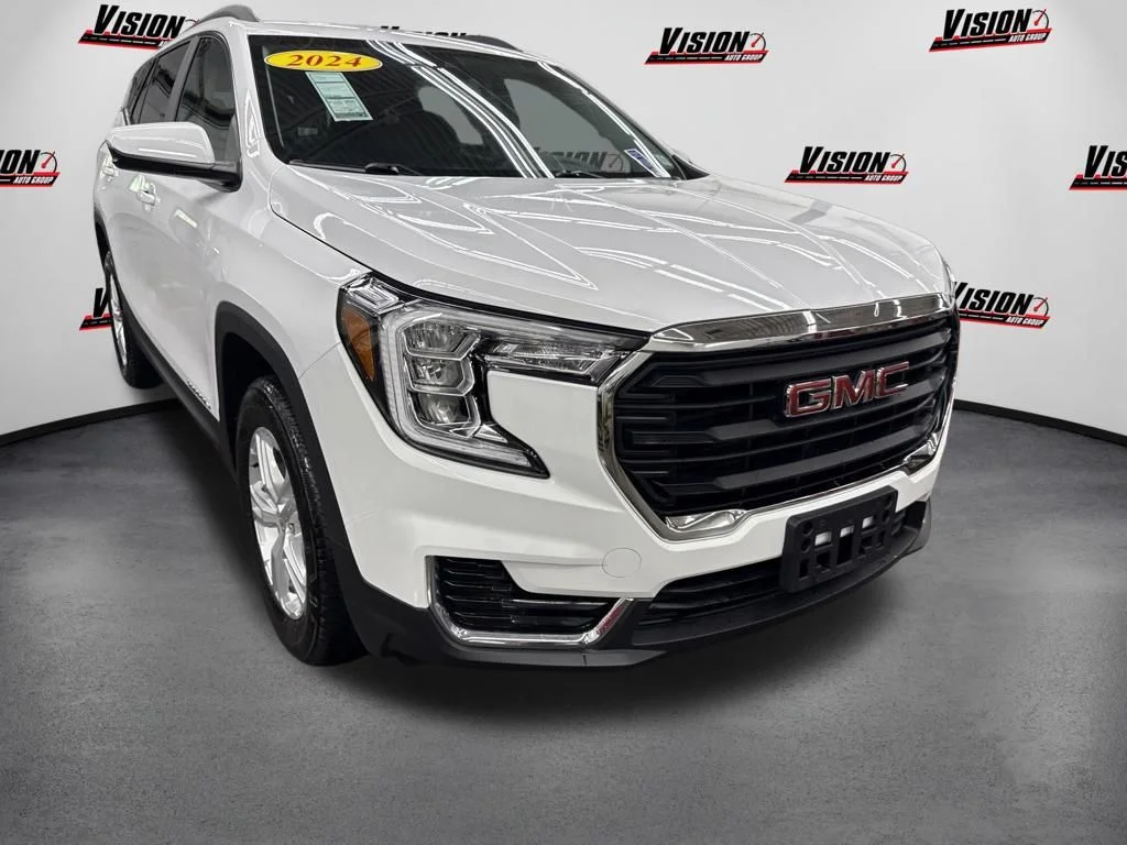 Used 2024 White GMC SLE image 3