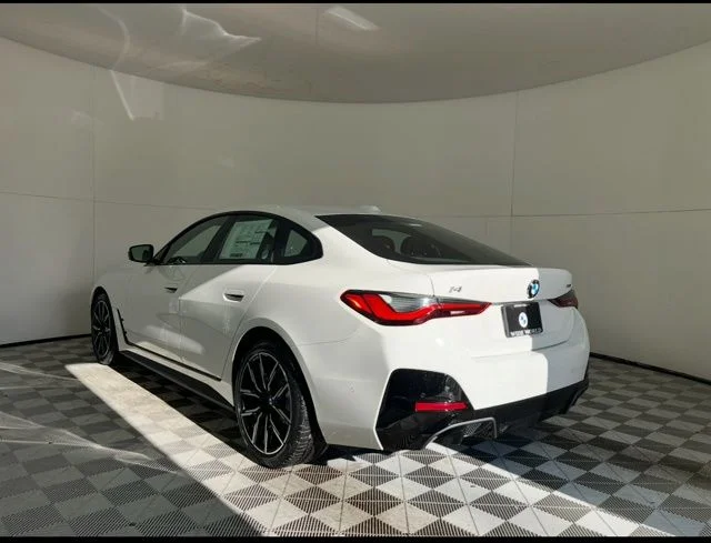 New 2026 Alpine White BMW xDrive40 image 5