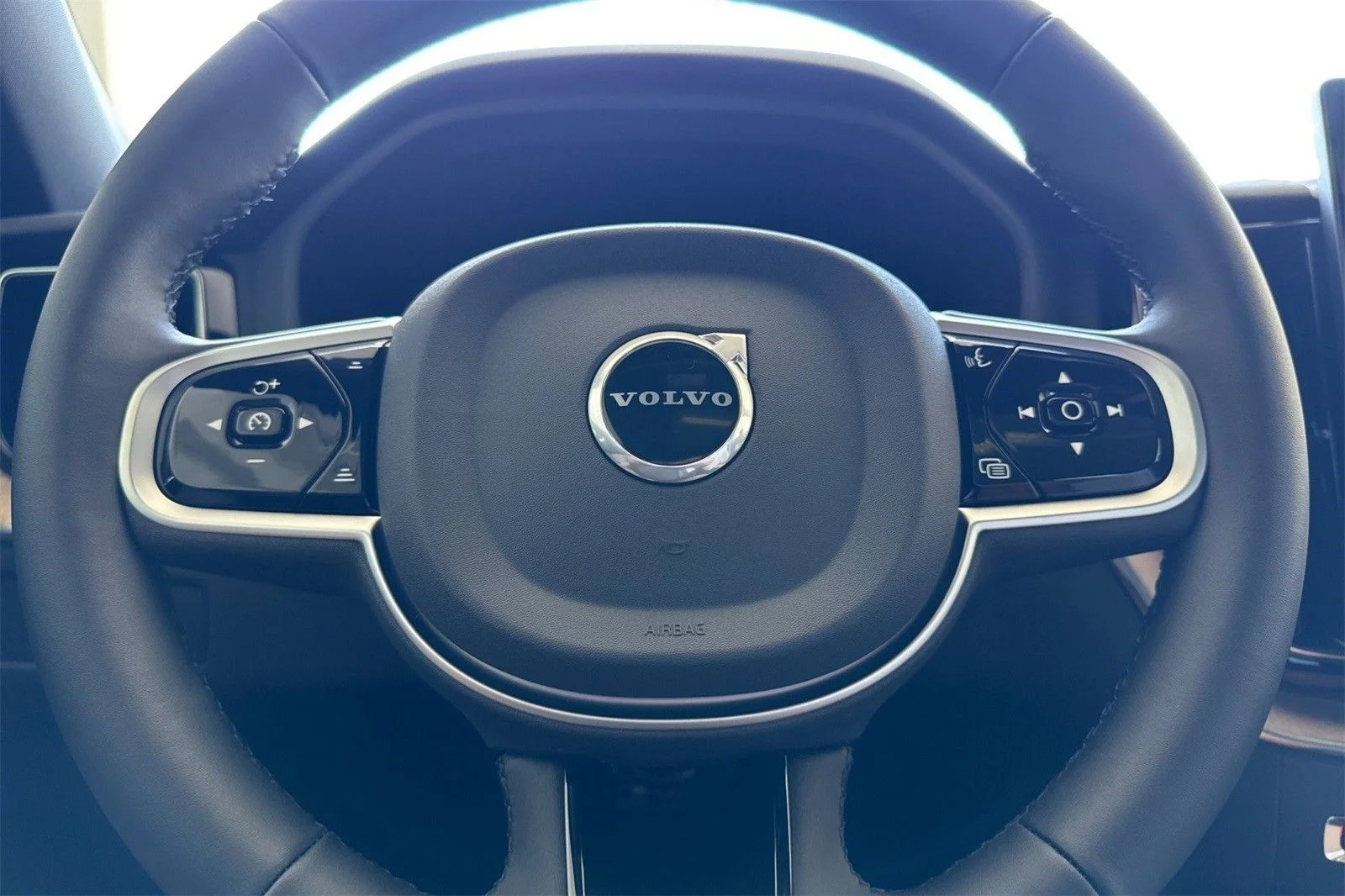 2026 Volvo XC60 Plus - Photo 24