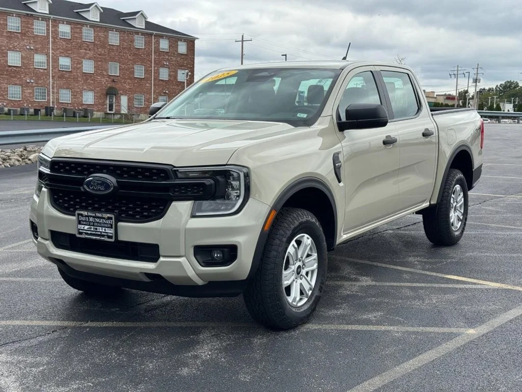 Used 2025 Beige Ford XL image 12