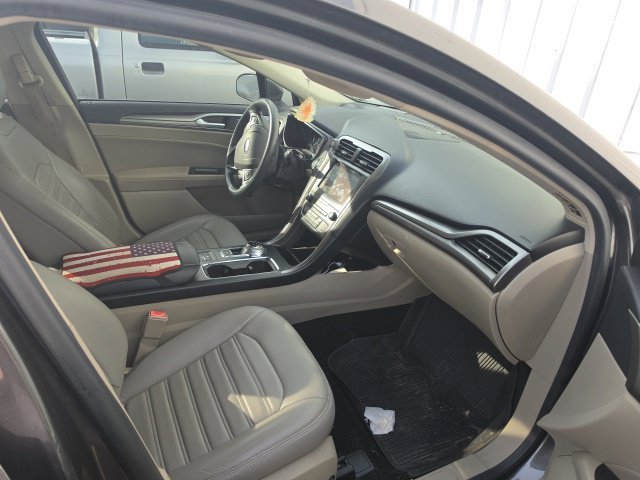 Used 2019 Gray Ford SE image 4