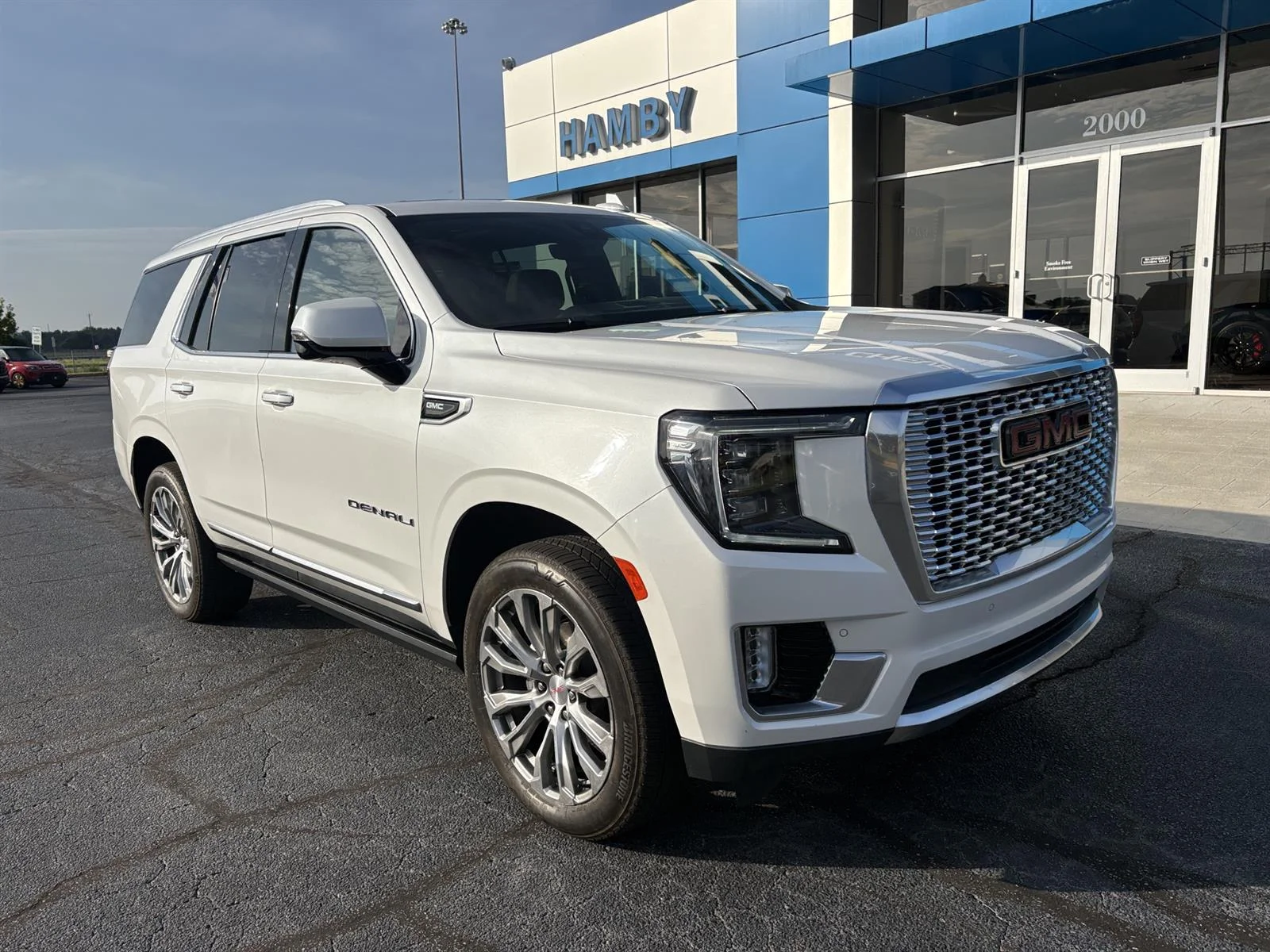 Used 2021 WHITE FROST TRICOAT GMC Denali image 15