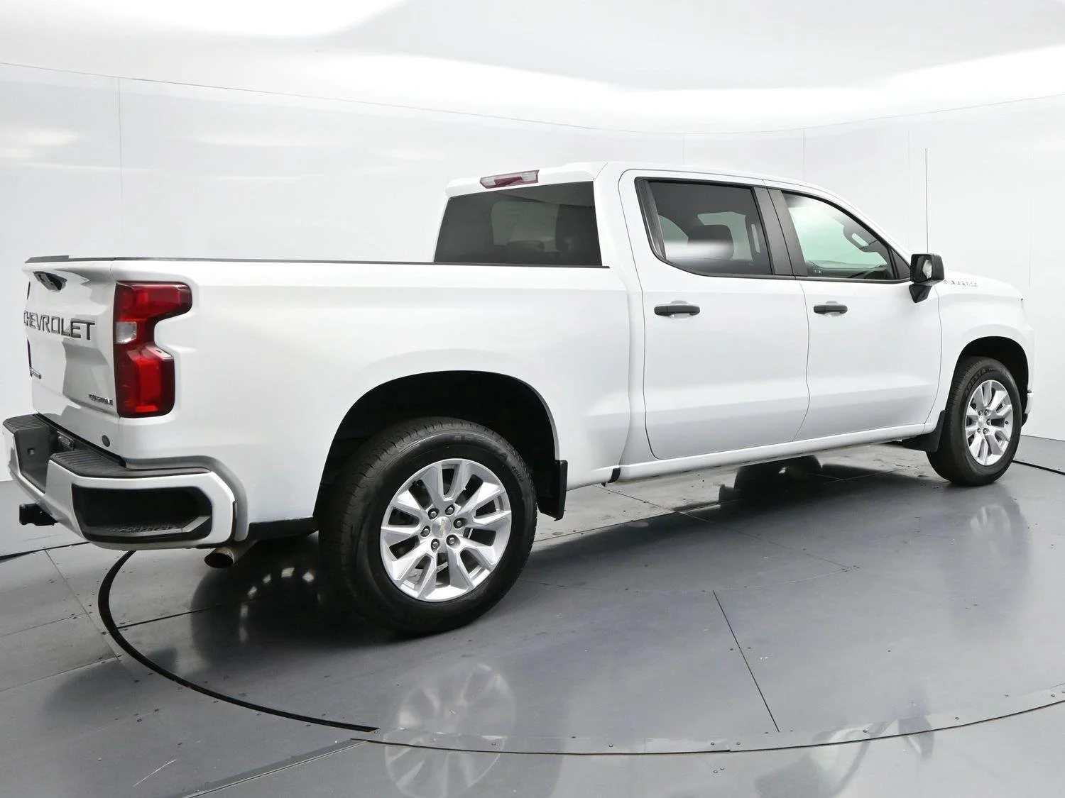 Used 2022 Summit White Chevrolet Custom image 7