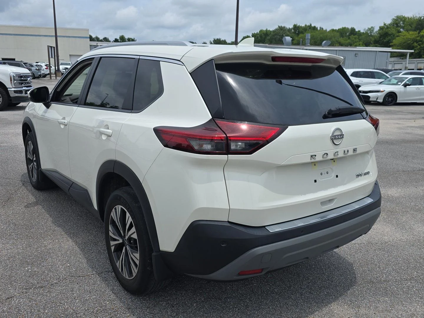 Used 2023 Pearl White Tricoat Nissan SV image 8