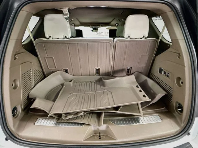 Used 2025 White GMC Denali image 29