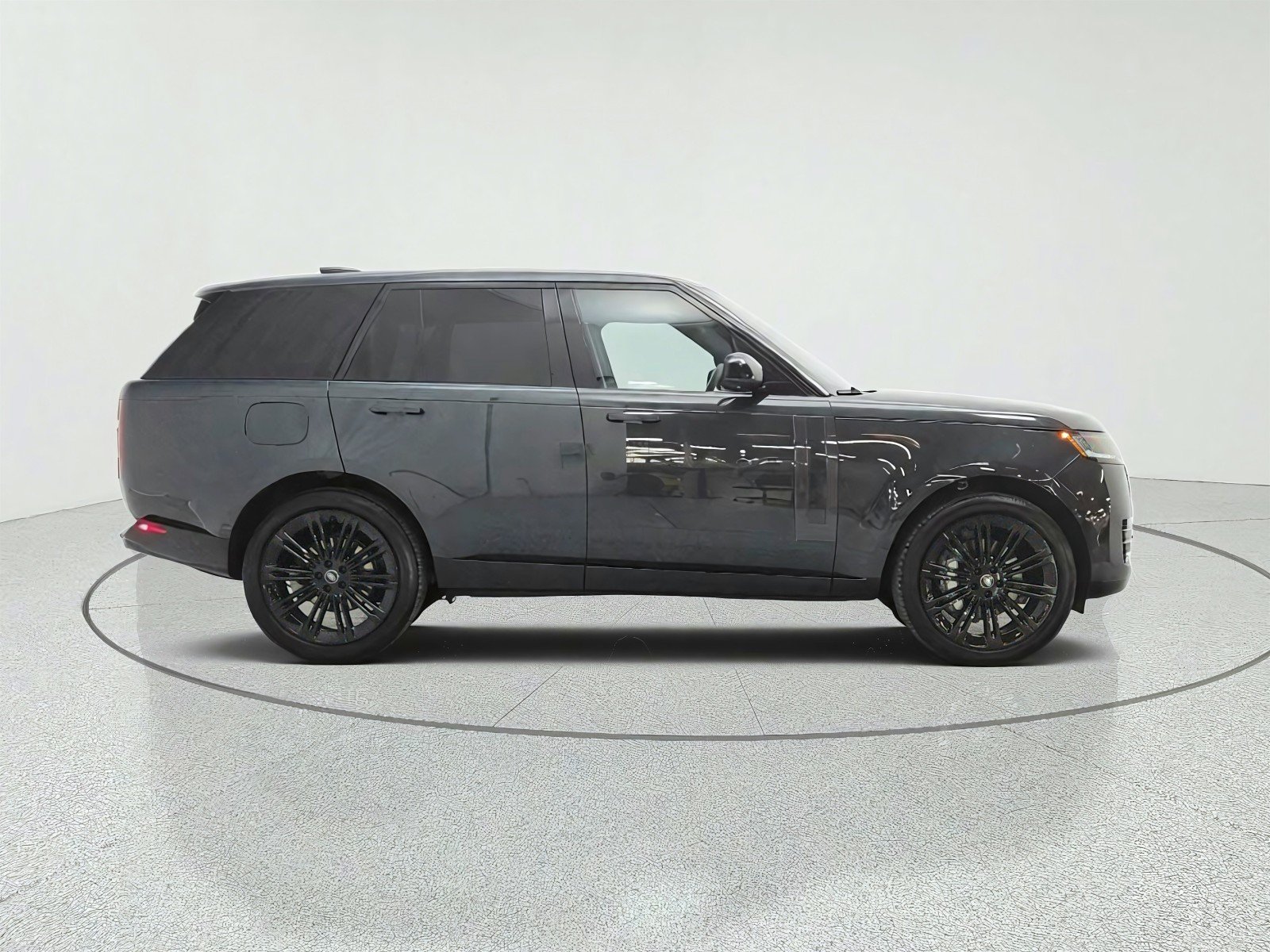Used 2025 Belgravia Green Metallic Land Rover P400 SE SWB image 4