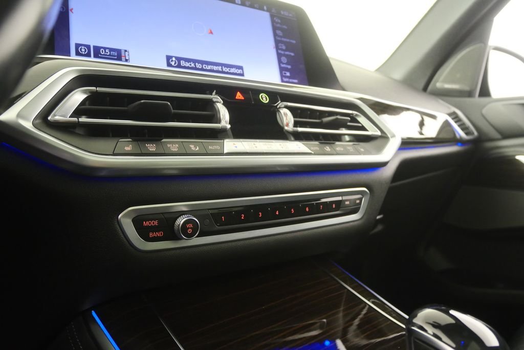 Used 2019 Gray Metallic BMW xDrive40i image 22