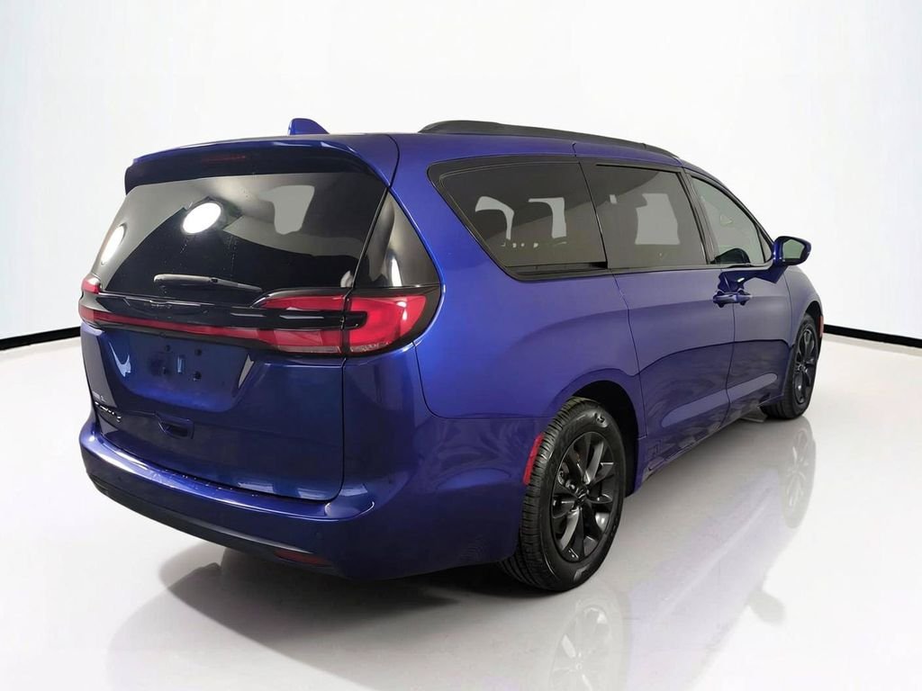 Used 2021 Blue Chrysler Touring L image 5