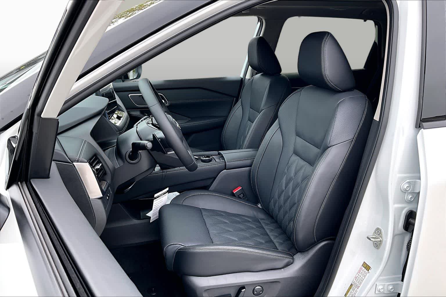 New 2026 Everest White Pearl TriCoat Nissan Platinum image 15