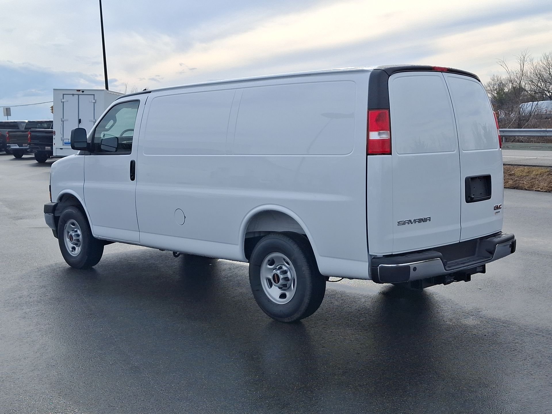 2025 GMC Savana Cargo Work Van - Photo 30