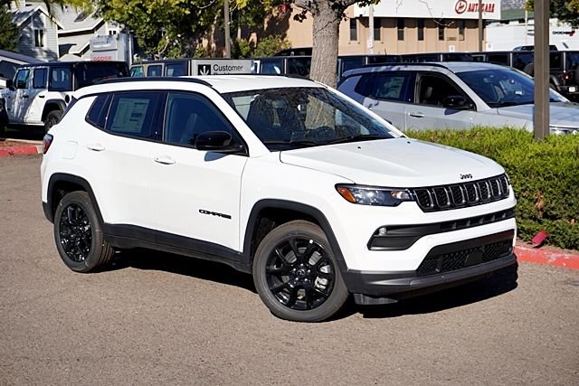 New 2026 Bright White Clearcoat Jeep Latitude image 2