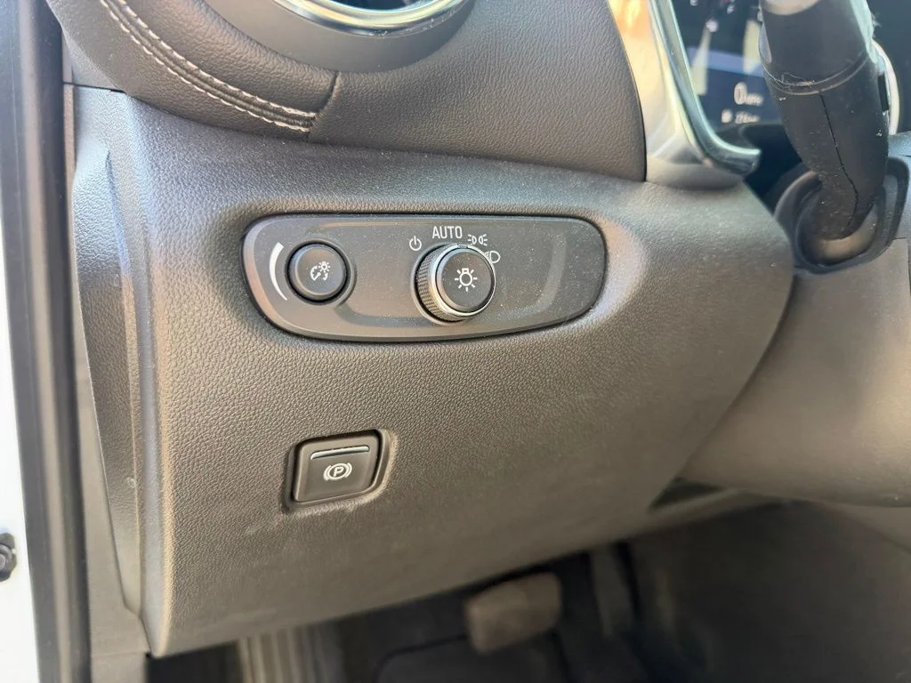 Used 2025 White Chevrolet LT image 20