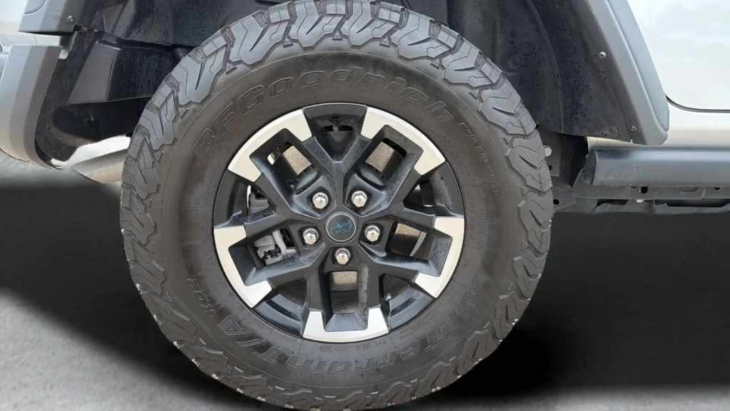 Used 2024 Silver Zynith Clearcoat Jeep Rubicon image 13