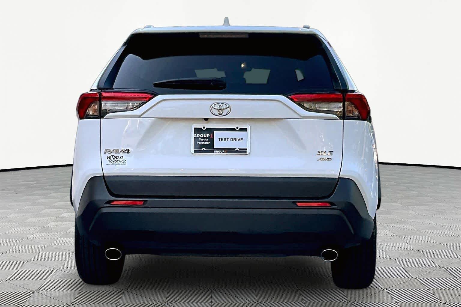 Used 2025 Ice Cap Toyota XLE image 5