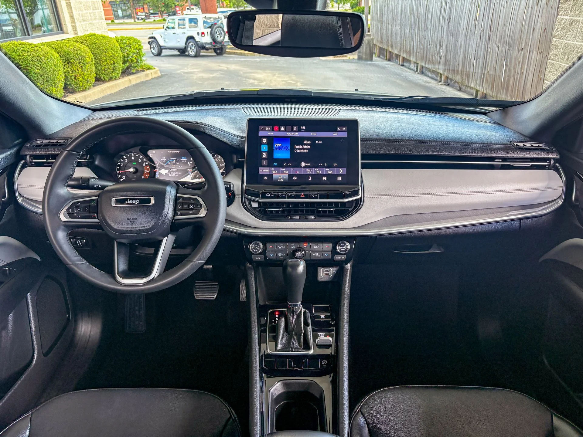 Used 2023 White Jeep Limited image 2