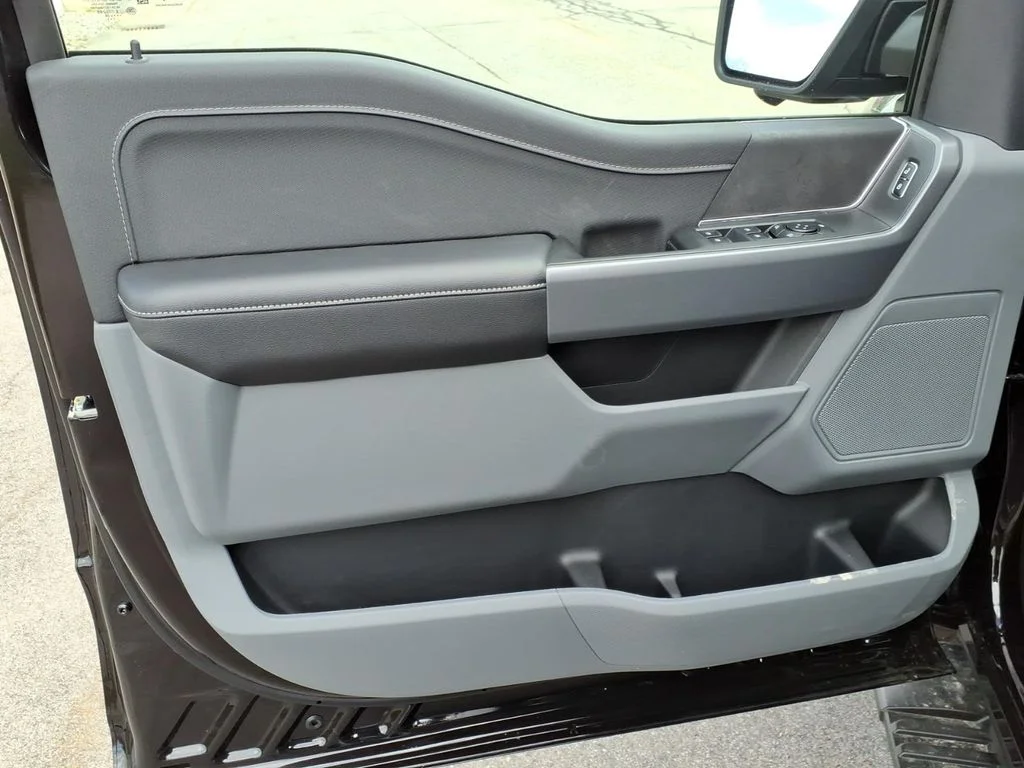 New 2026 Agate Black Metallic Ford XLT image 17