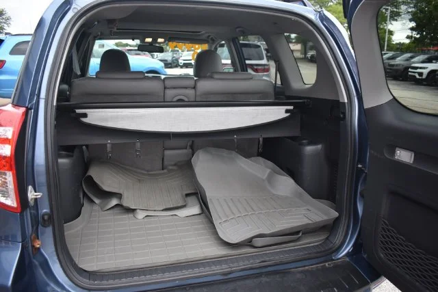 Used 2010 Blue Toyota Limited image 19