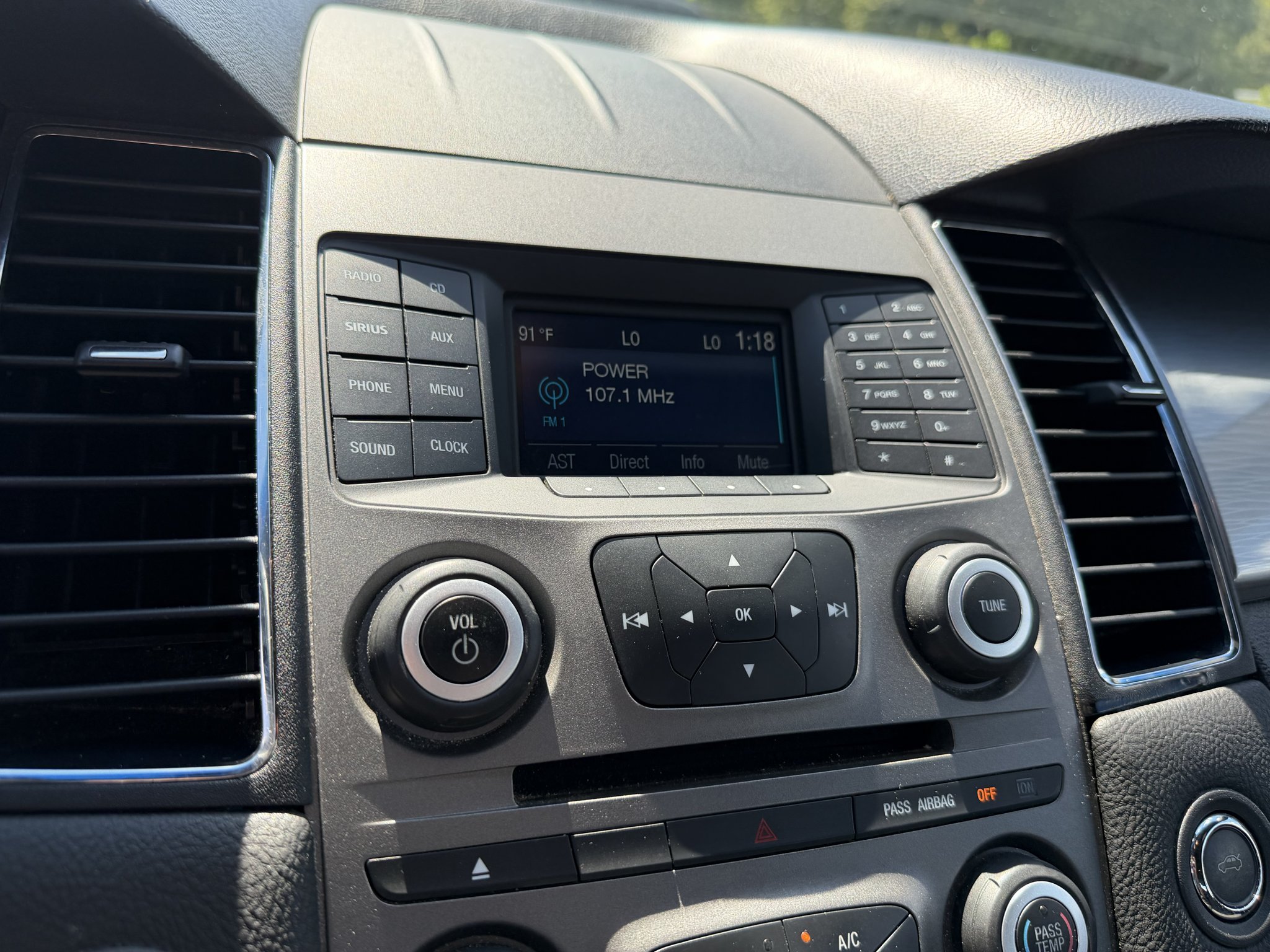 2018 Ford Taurus SEL - Photo 27