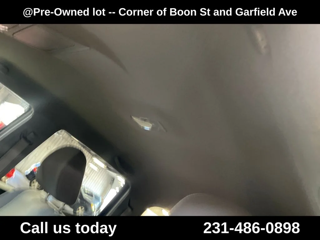 Used 2013 White Toyota Base image 13