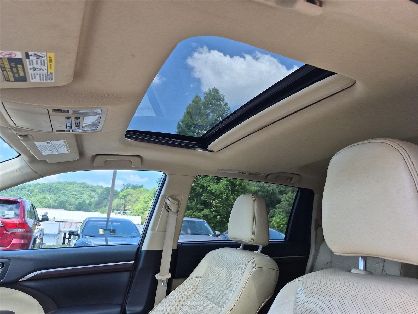 Used 2016  Toyota Limited image 31