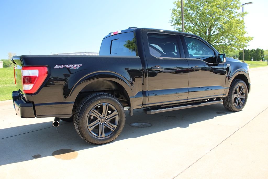 Used 2023  Ford Lariat image 5