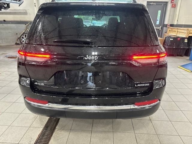 Certified Used 2023 Diamond Black Crystal Pearlcoat Jeep Laredo image 6